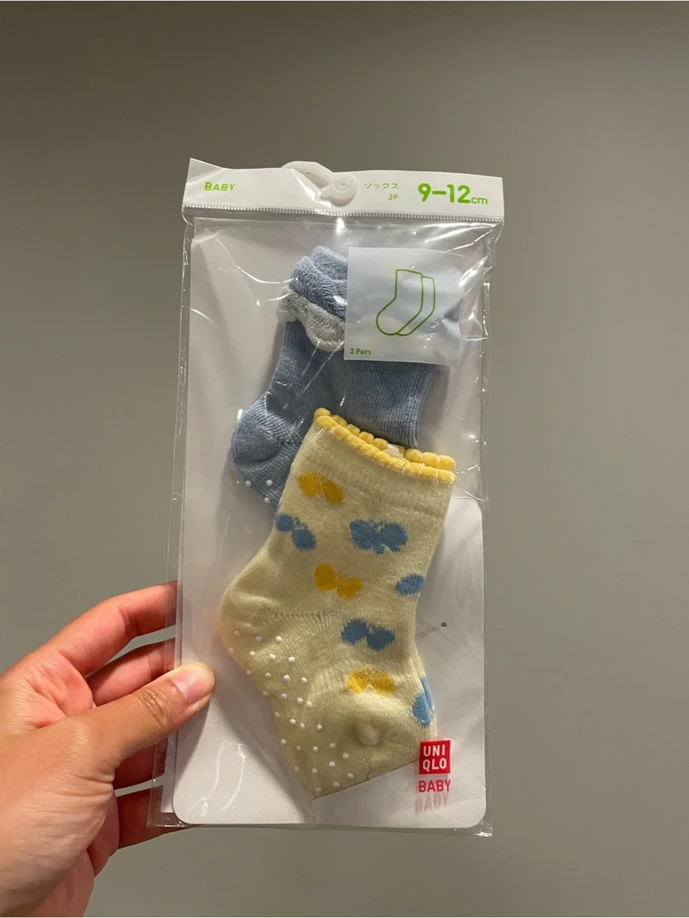 [Uniqlo] NWT Baby Yellow & Blue Patterned Non-Slip Socks - 2 Pack 6-12 month